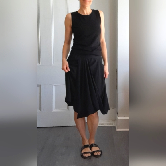 Stills Black Midi Skirt.. Beautiful Design, in Drapey Viscose.. Size 34 - Picture 2 of 10